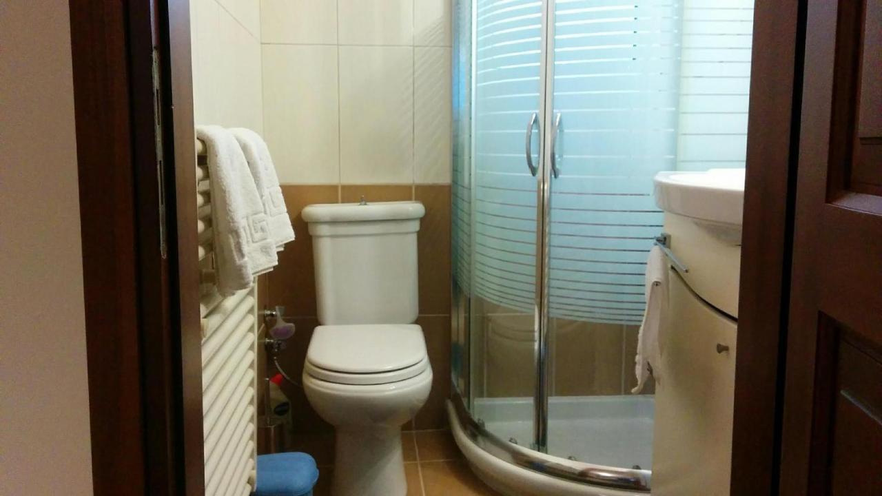 Lovely 2-Bedroom Apartment At Greek Riviera Вари Экстерьер фото